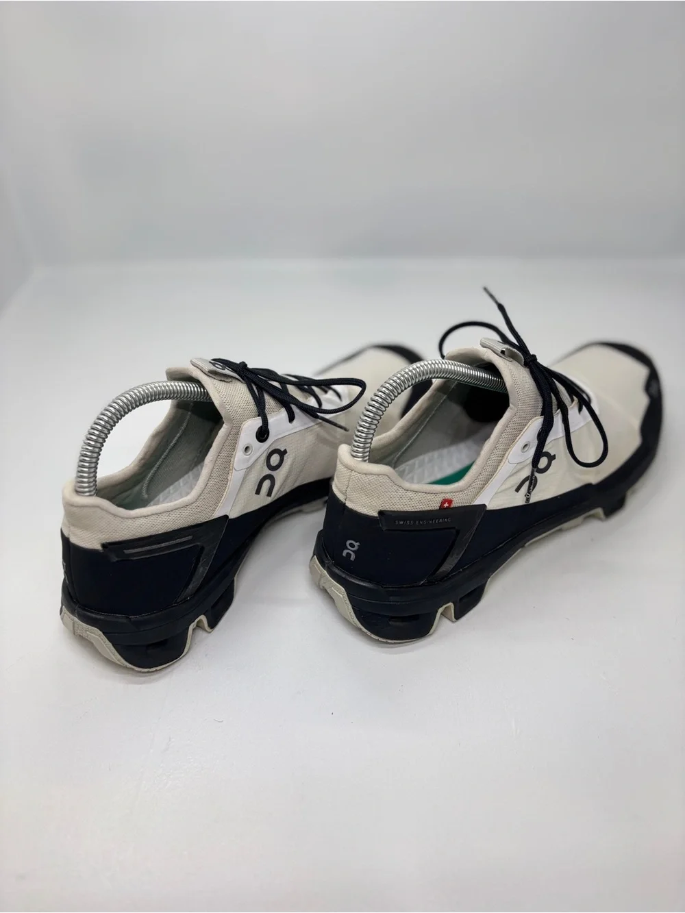 On Cloudventure Peak Women’s 9 White Black Trail Running Shoes
